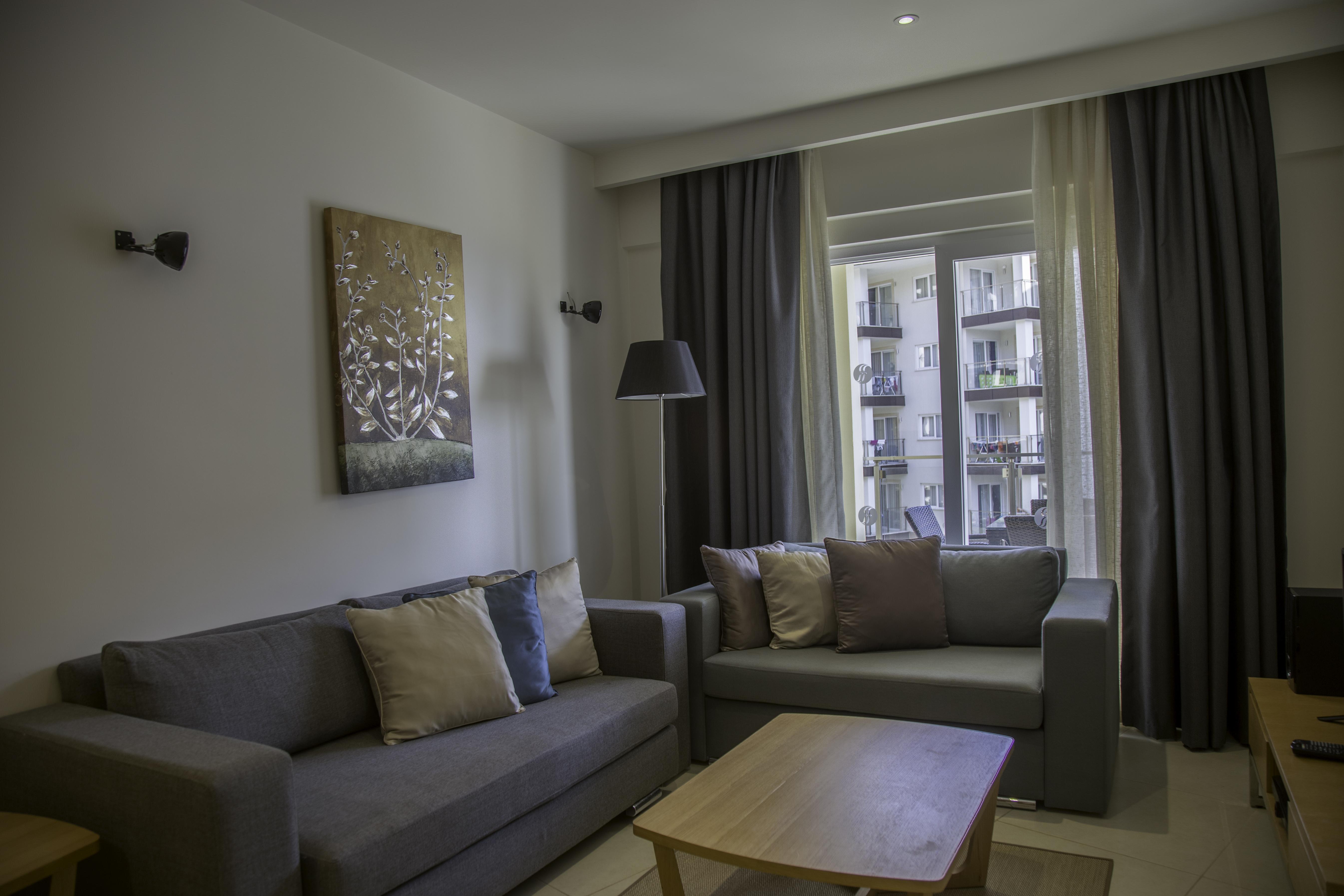 Ramada Resort Kusadasi & Golf Exterior foto A living room in a serviced apartment in Bucharest, Romania