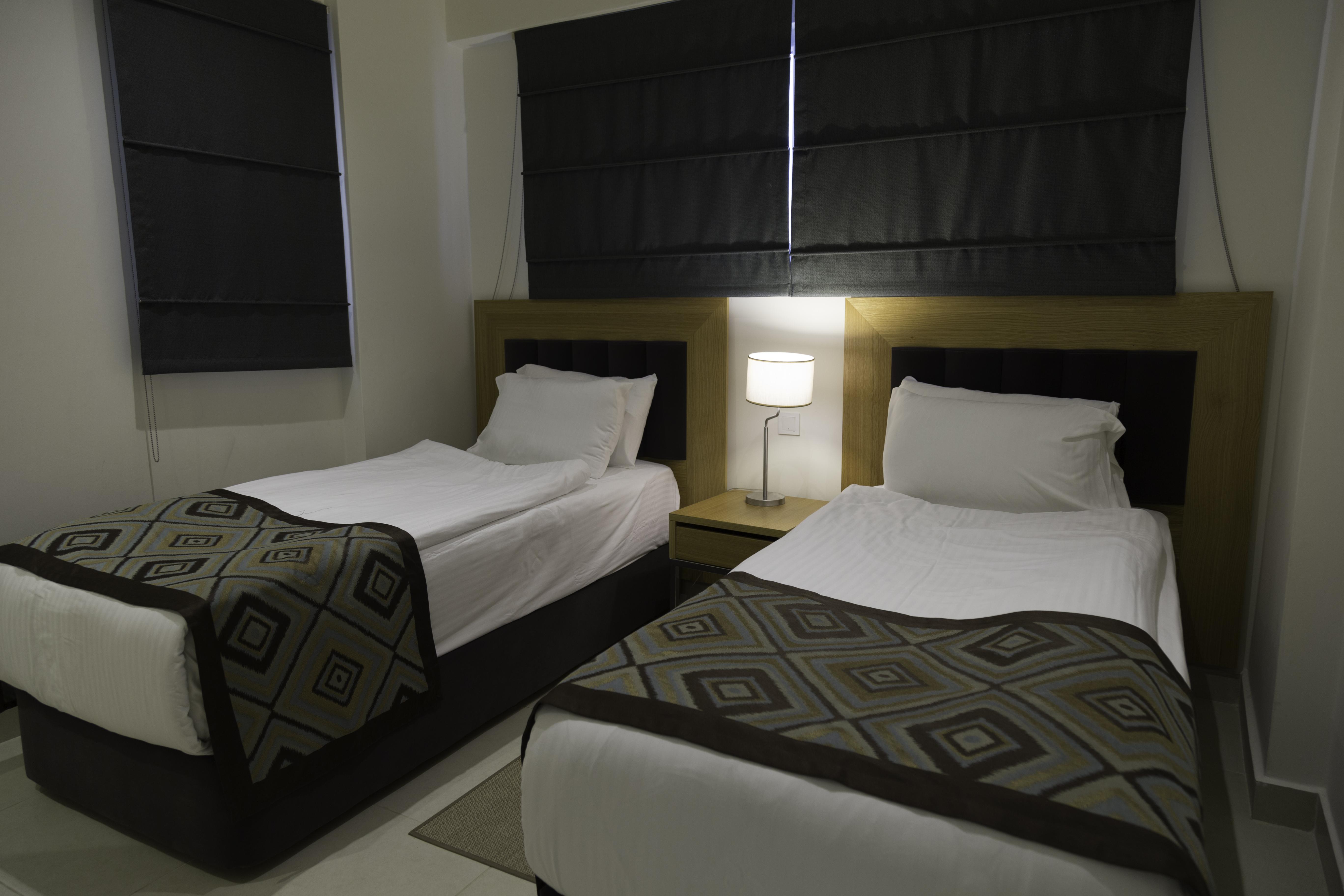 Ramada Resort Kusadasi & Golf Exterior foto A bedroom at the hotel