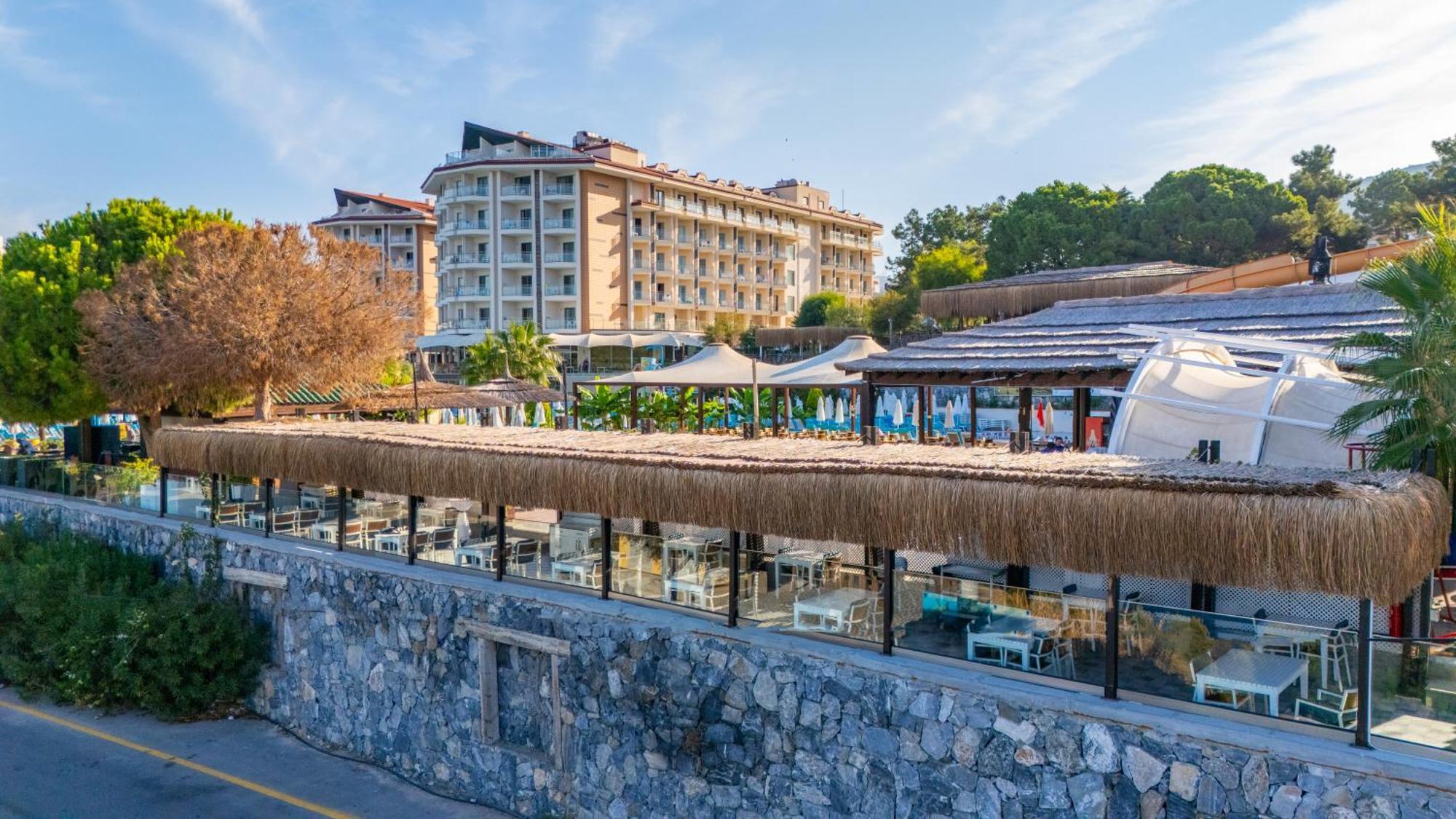 Ramada Resort Kusadasi & Golf Exterior foto