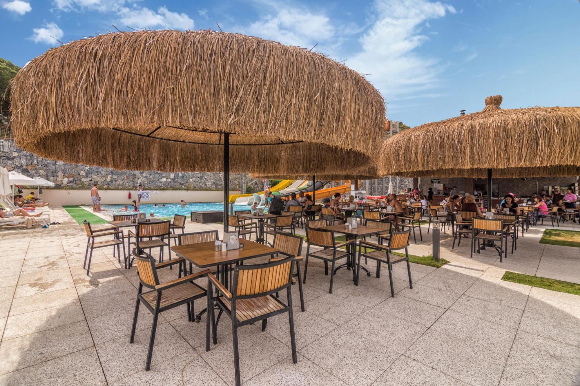 Ramada Resort Kusadasi & Golf Exterior foto The restaurant