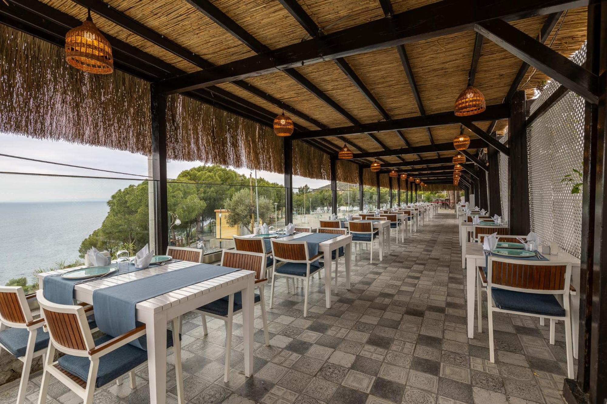 Ramada Resort Kusadasi & Golf Exterior foto Restaurant